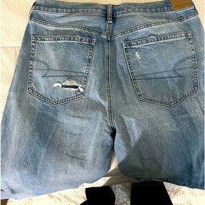 Women’s American Eagle Mom Jeans Size 14